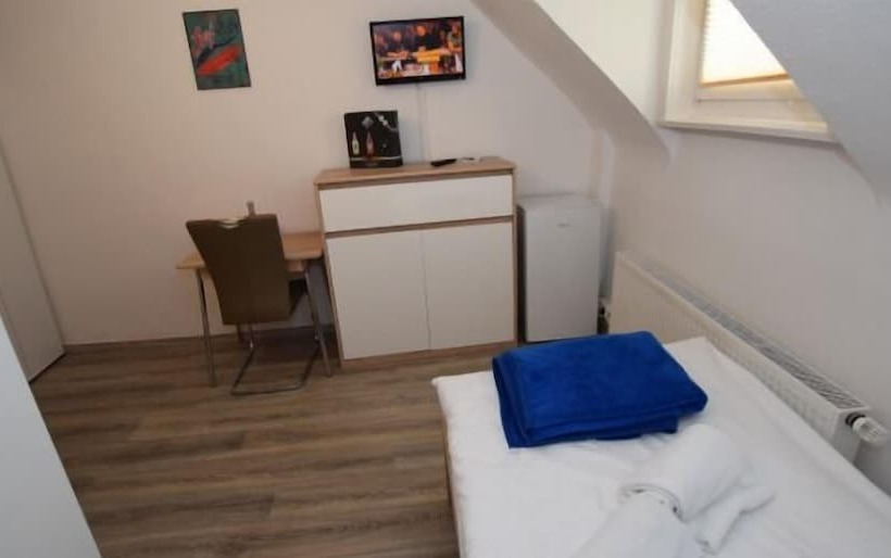 Monteurzimmer Kircheim Unter Teck   Hostel