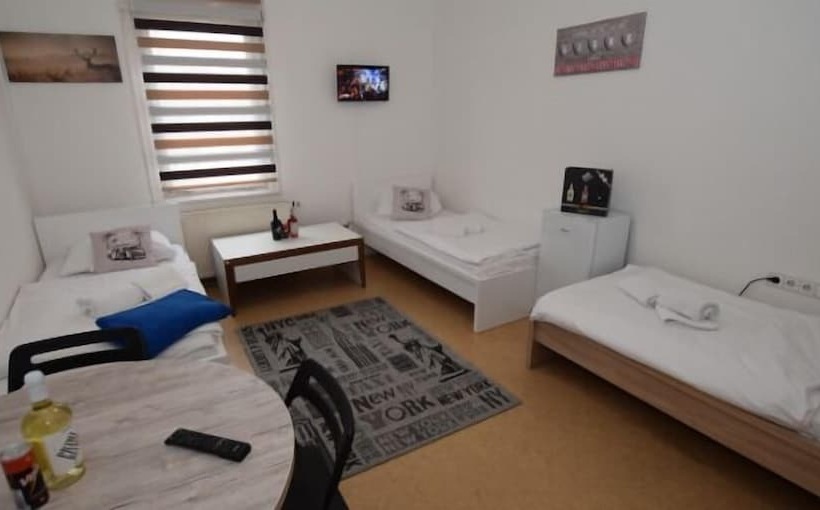 Monteurzimmer Kircheim Unter Teck   Hostel