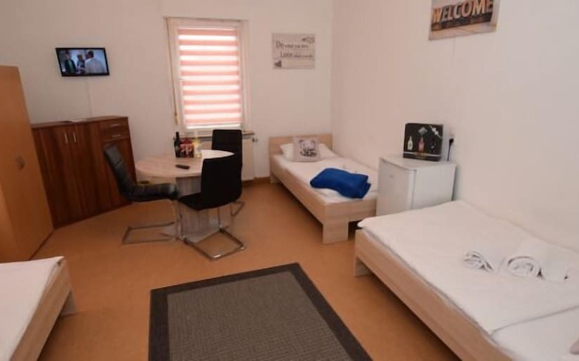 Monteurzimmer Kircheim Unter Teck   Hostel