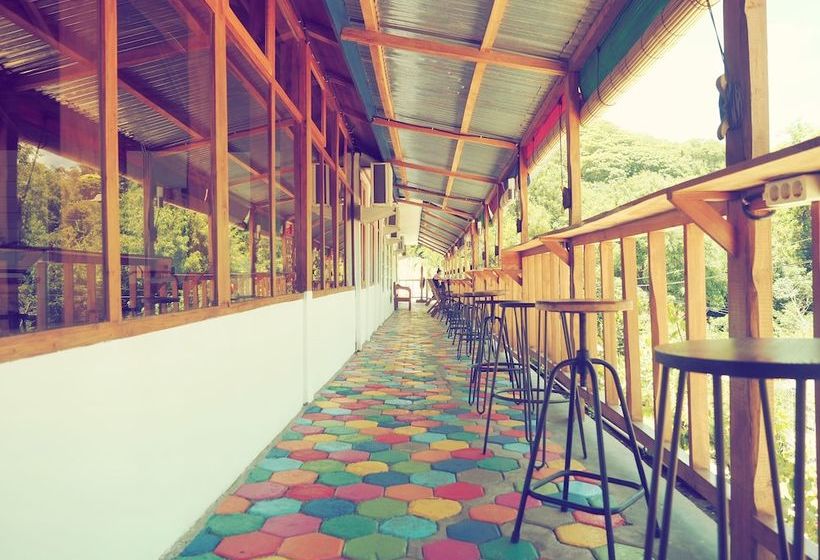 هاستل The Palm Komodo