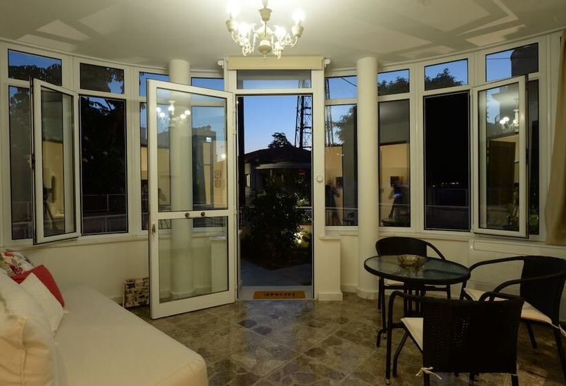 Avgi's Home
