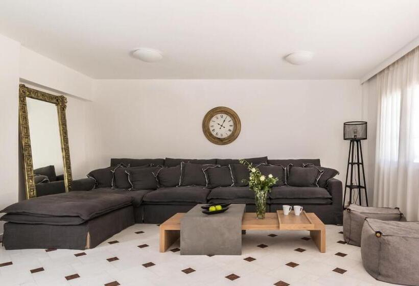 Damma Beachfront Luxury Villa