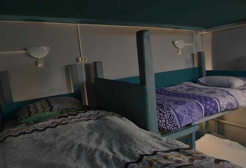 Horizontal Hostel