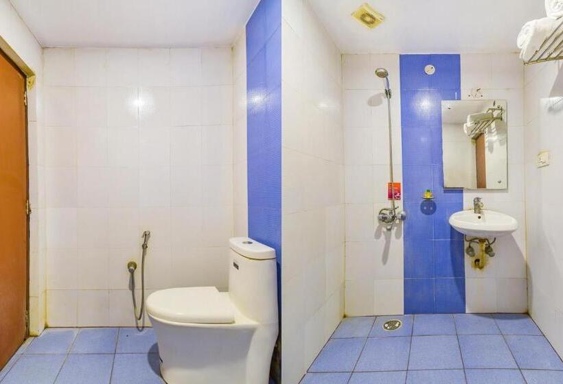 هتل Fabexpress Deccan Heritage   Nr Iskon Temple , Abids