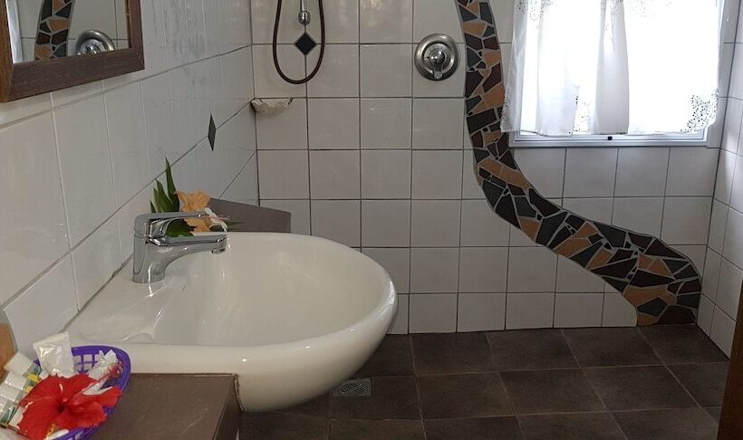 בית מלון כפרי Gecko Lodge Fiji