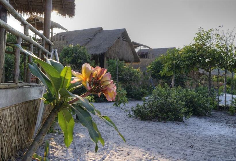 Отель Greenblue Beach Bungalow Resort