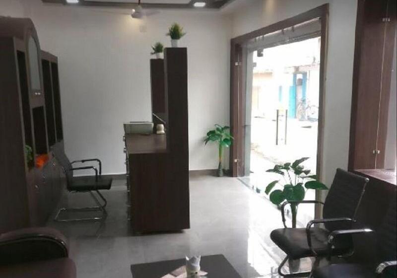 호텔 Gurukripa Inn