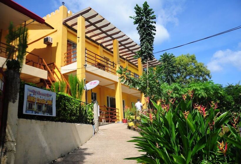 هتل Jim's Castle Inn