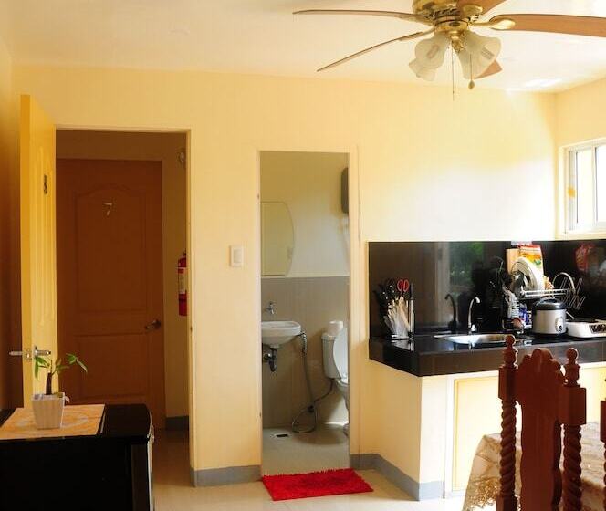 هتل Jim's Castle Inn