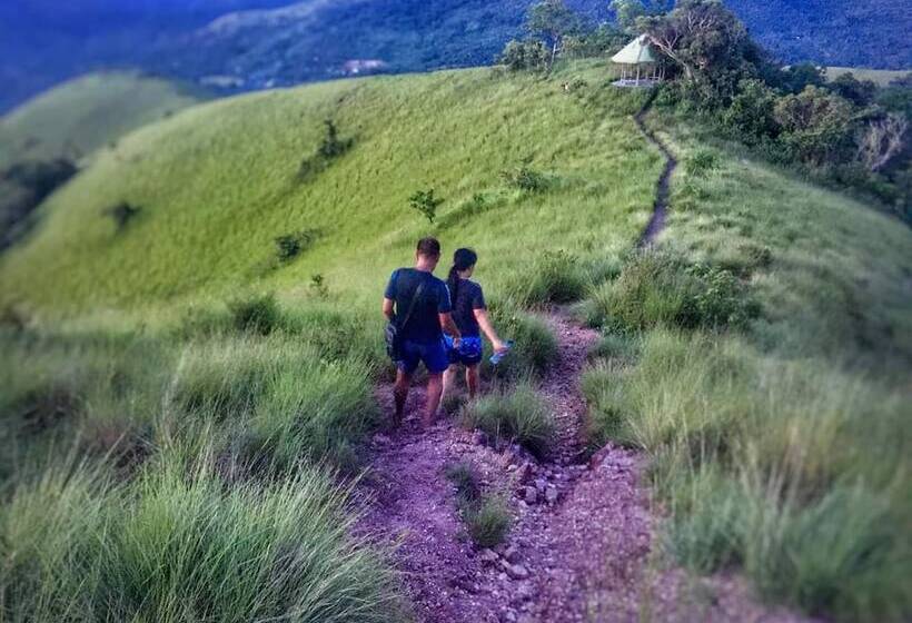 هتل Jim's Castle Inn