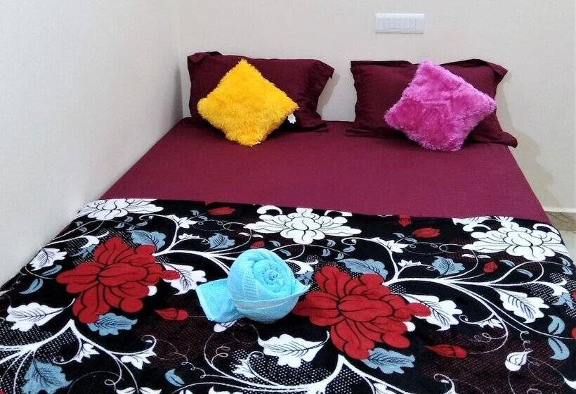 هتل Krish Rooms And Stay