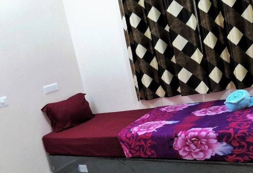 酒店 Krish Rooms And Stay