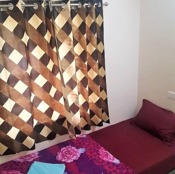 هتل Krish Rooms And Stay