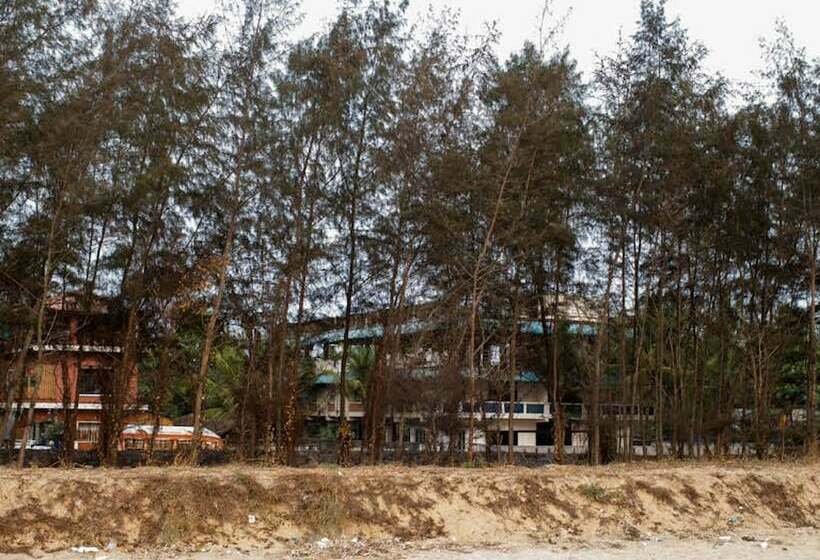 Отель Kuzhupilly Beach House