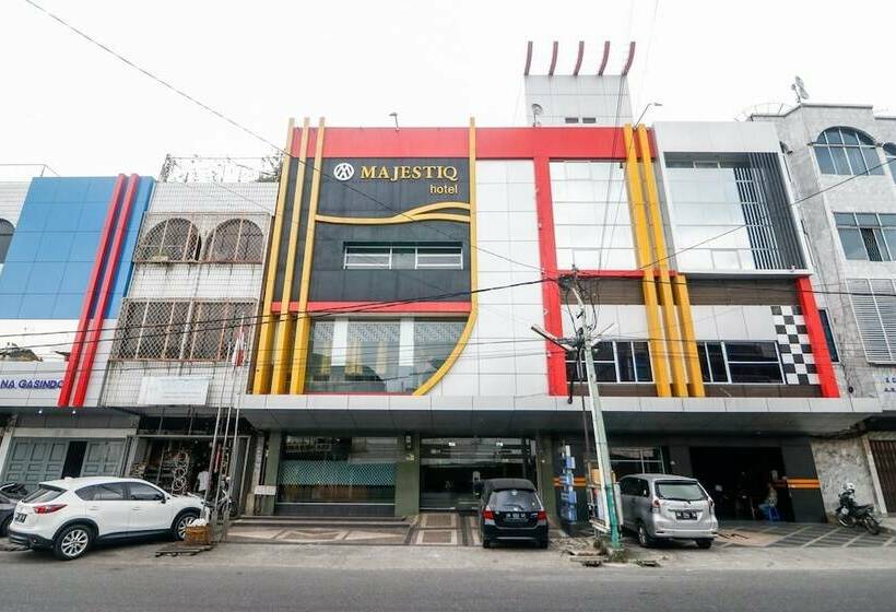 ホテル Reddoorz Plus Near Pasar Wisata