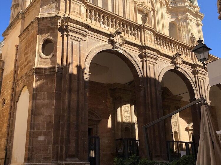 تختخواب و صبحانه La Trinacria Rooms