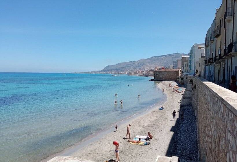 تختخواب و صبحانه La Trinacria Rooms