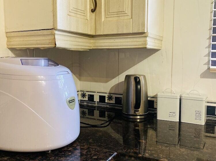 膳宿费 Airport Royal Guest House