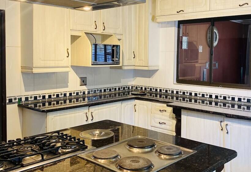 膳宿费 Airport Royal Guest House