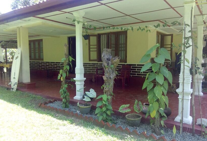 פנסיון Dreams Garden Surf Lodge