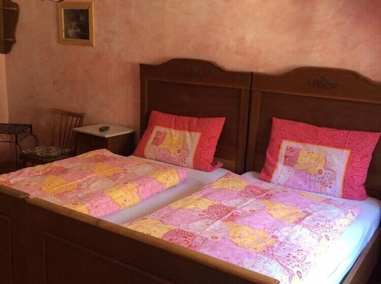 פנסיון Zur Fledermaus