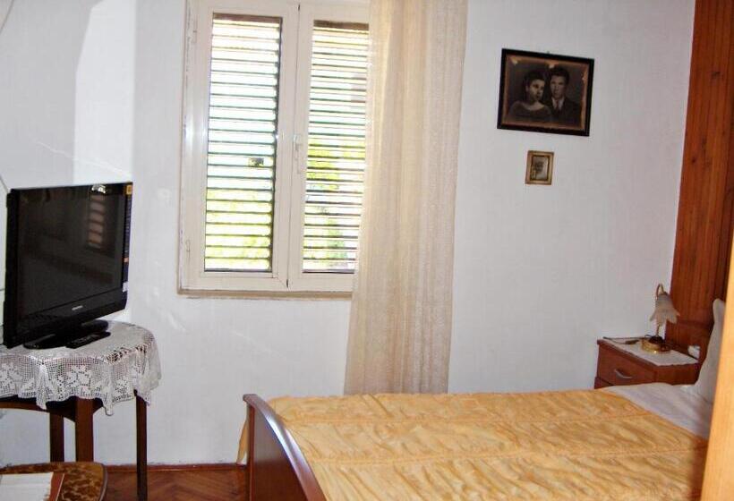 פנסיון Guest House Roza