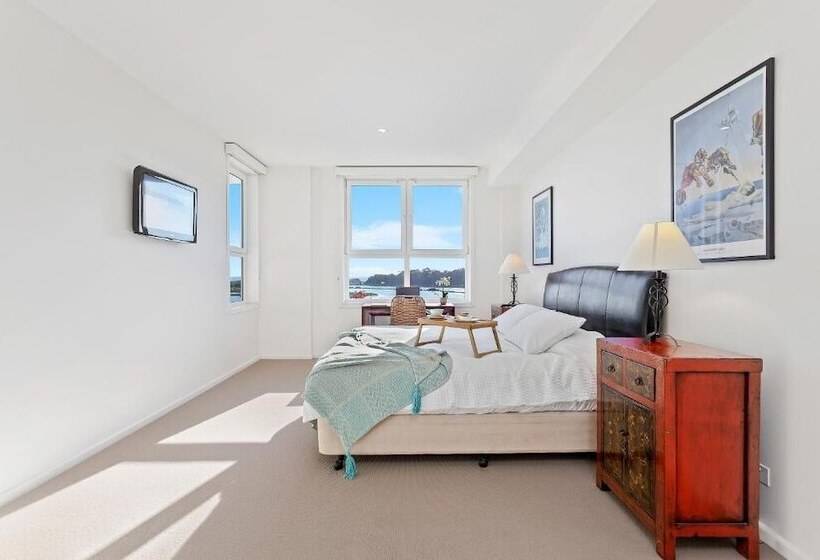 Southbound Escape At The Wharf