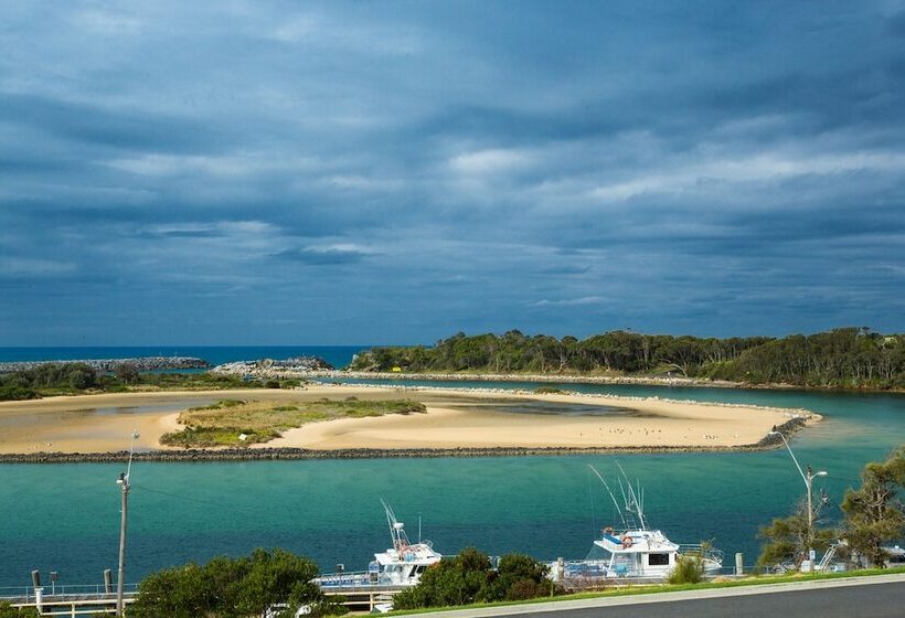 Southbound Escape At The Wharf