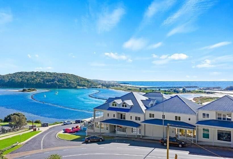 Southbound Escape At The Wharf