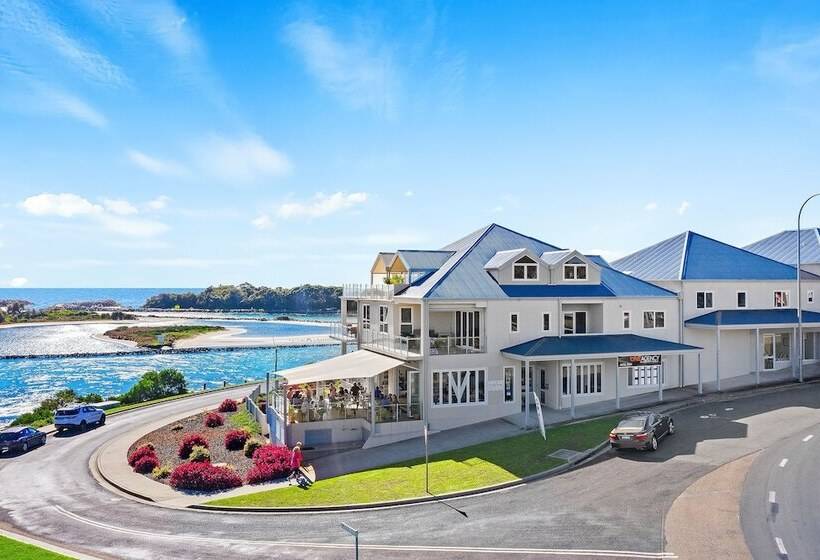 Southbound Escape At The Wharf