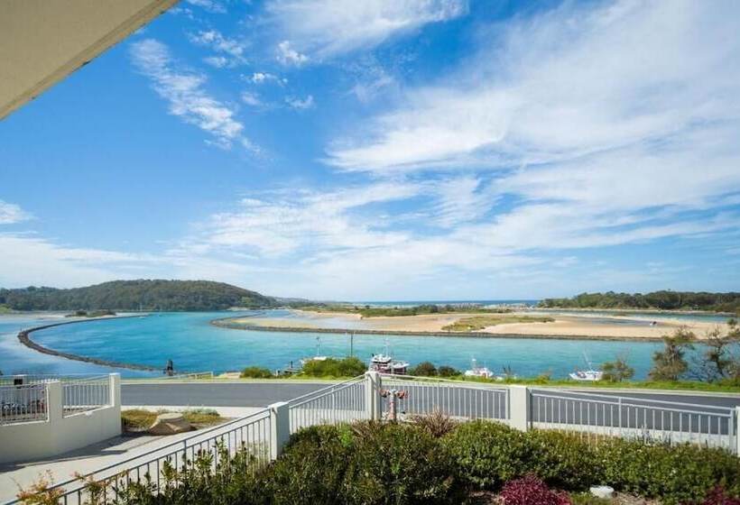 Southbound Escape At The Wharf