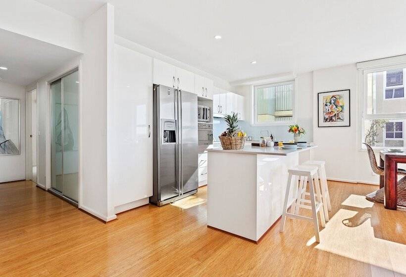 Southbound Escape At The Wharf