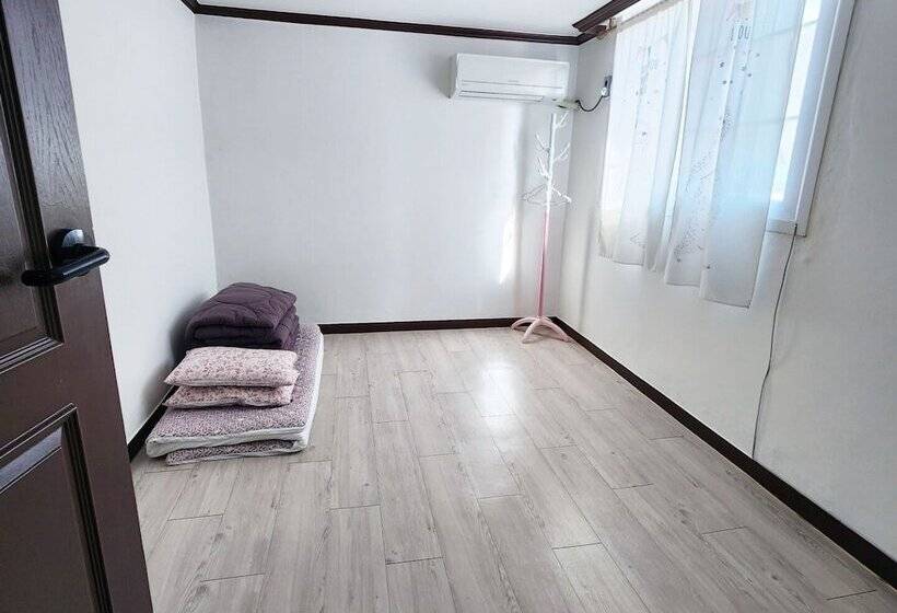 Общежитие Yeobyul Guesthouse