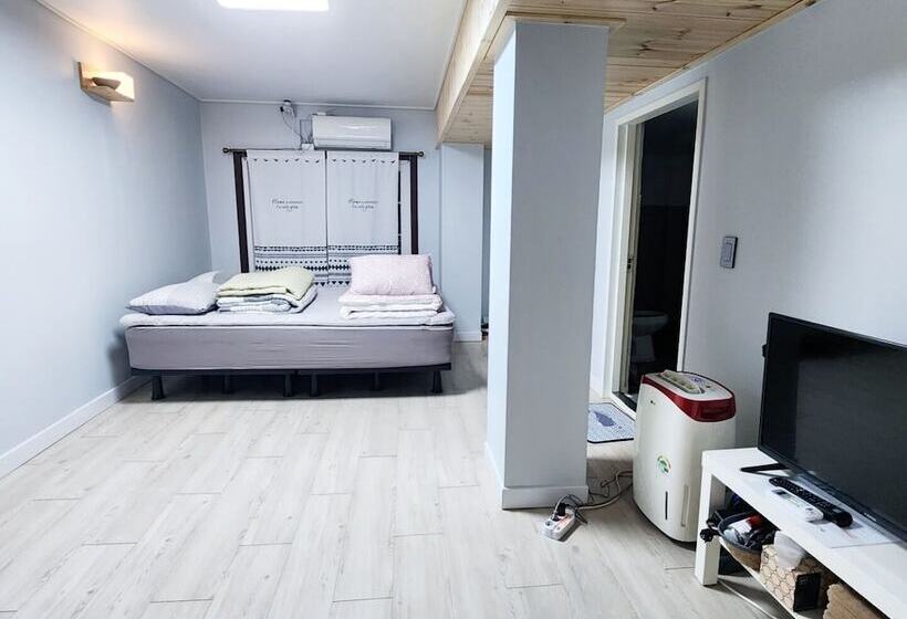 Общежитие Yeobyul Guesthouse