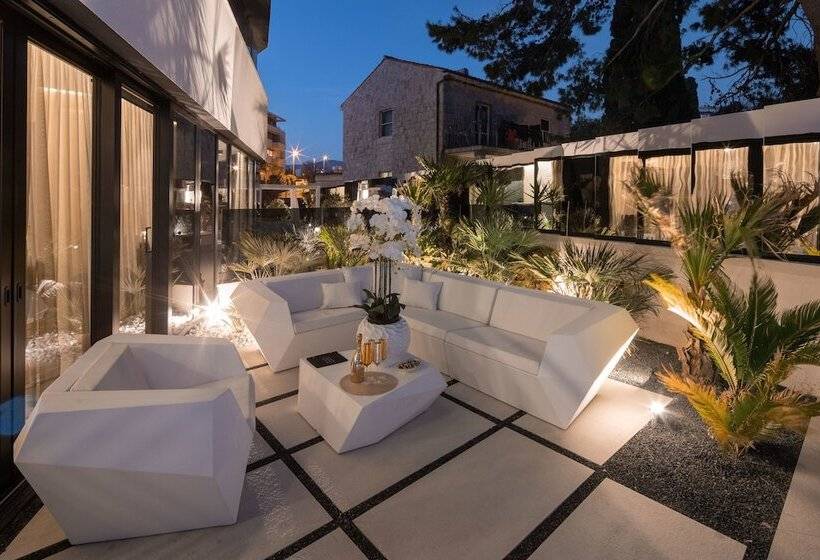 Posh Residence Luxury Suites