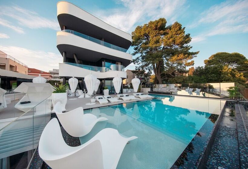 Posh Residence Luxury Suites