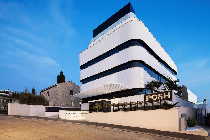 Posh Residence Luxury Suites