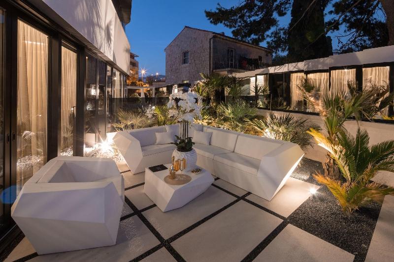 Posh Residence Luxury Suites