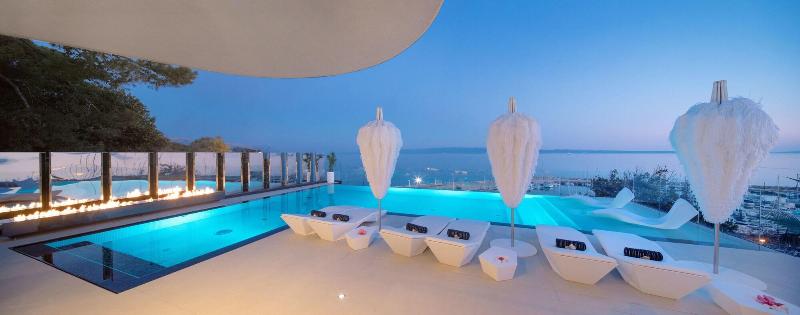 Posh Residence Luxury Suites