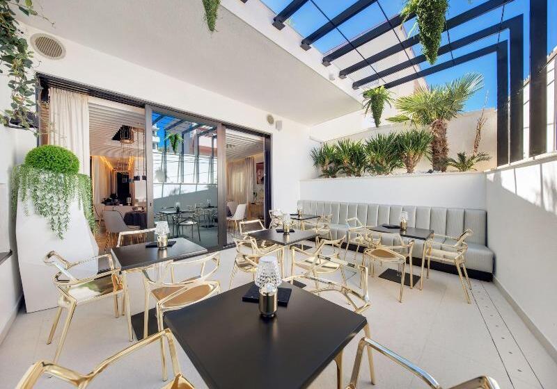 Posh Residence Luxury Suites