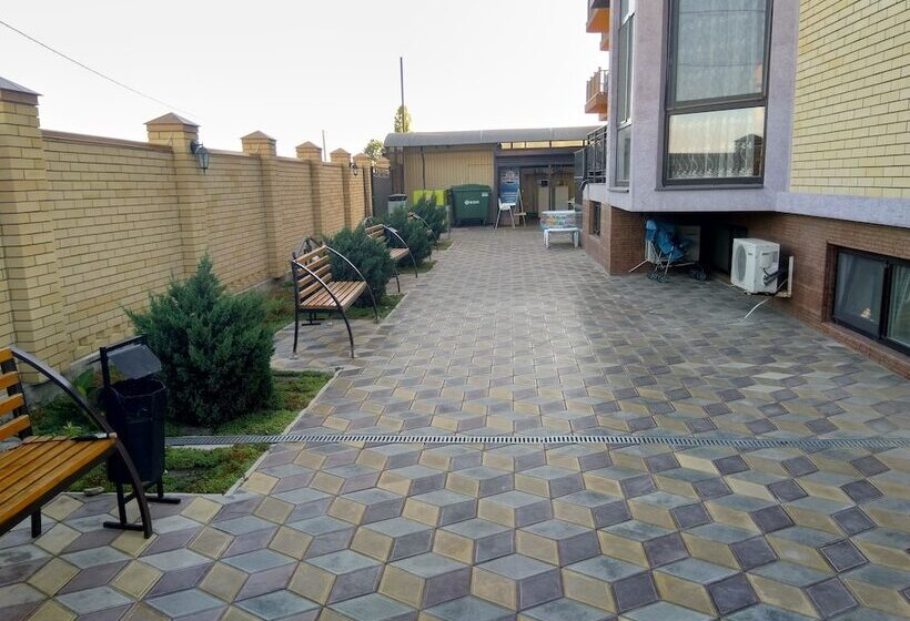 تختخواب و صبحانه Guest House Radost