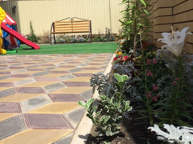 تختخواب و صبحانه Guest House Radost