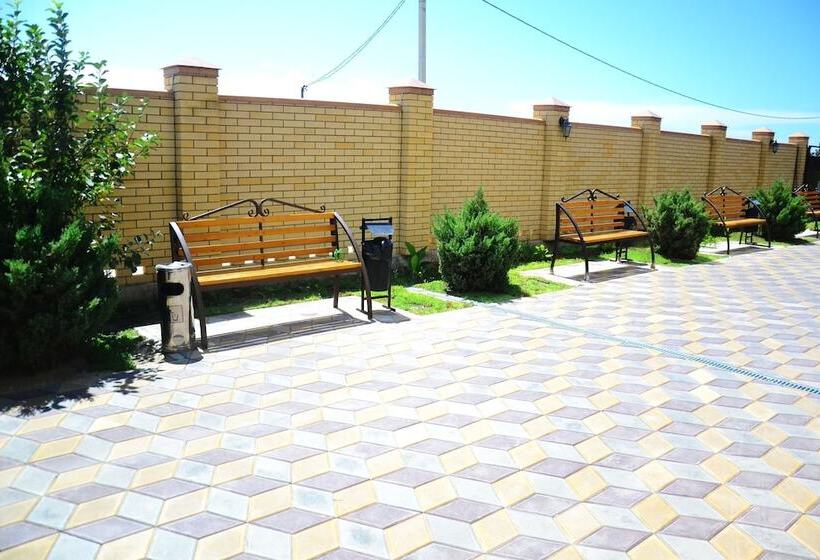 تختخواب و صبحانه Guest House Radost