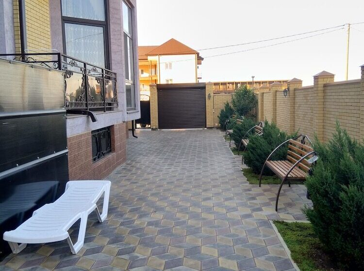 تختخواب و صبحانه Guest House Radost