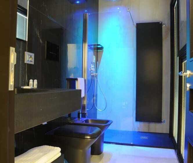 تختخواب و صبحانه Muro Torto Suite Struttura Sanificata Giornalmente Con Ozono E Prodotti Specifici Conformi Al Deca