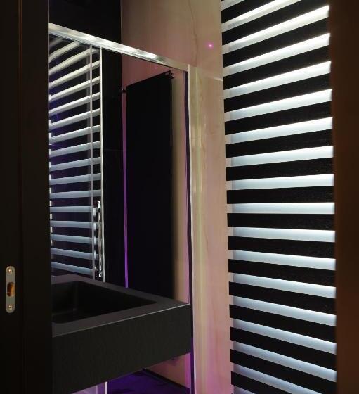 تختخواب و صبحانه Muro Torto Suite Struttura Sanificata Giornalmente Con Ozono E Prodotti Specifici Conformi Al Deca