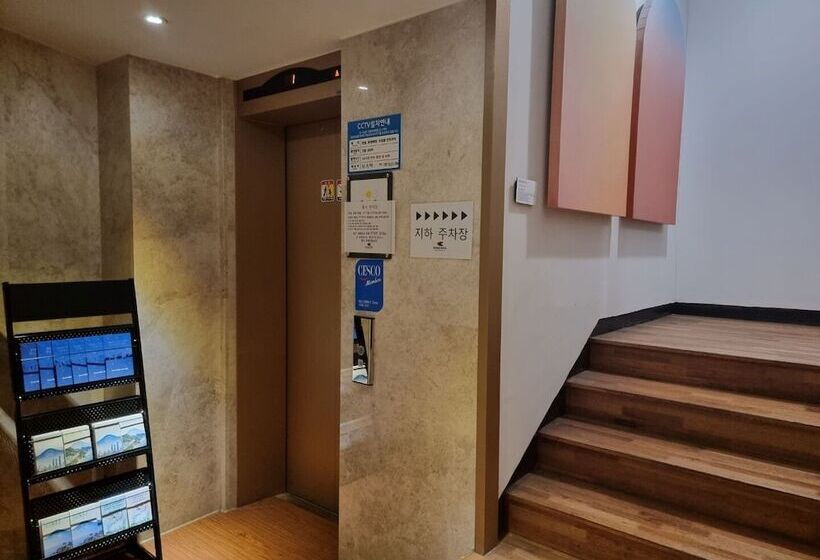 Hound Hotel Seomyeon Beomcheon