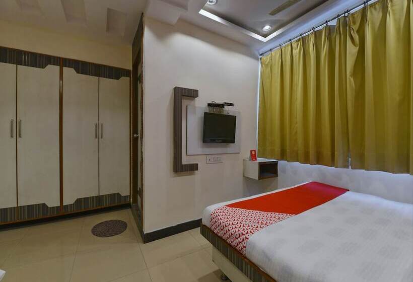 Отель A R Ganpati Plaza By Oyo Rooms