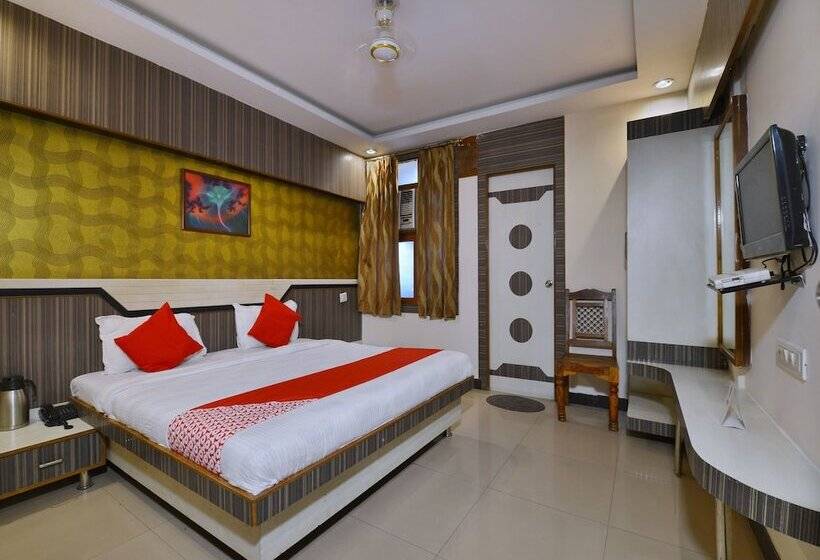 Отель A R Ganpati Plaza By Oyo Rooms
