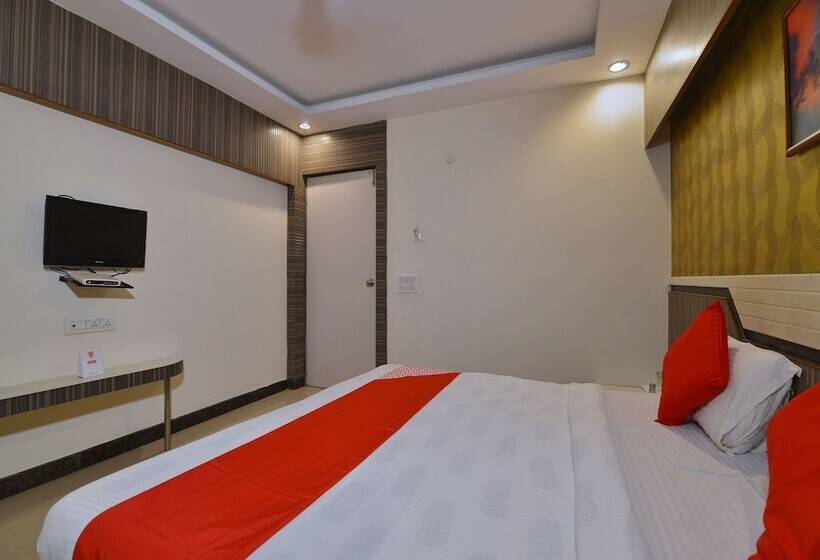 Отель A R Ganpati Plaza By Oyo Rooms
